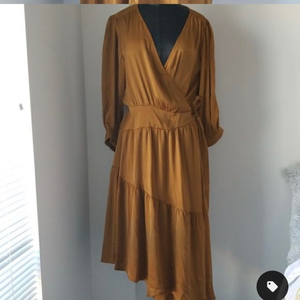 Wrap dress size medium new with tags